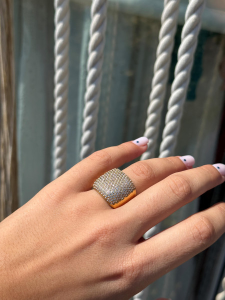 ANELLO QUADRATO ZIRCONI VALIOSO