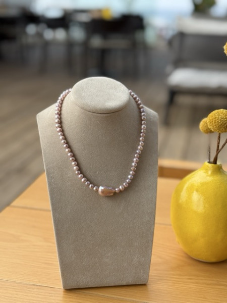 COLLANA PERLE ROSA E CIONDOLO BUCCARELLO