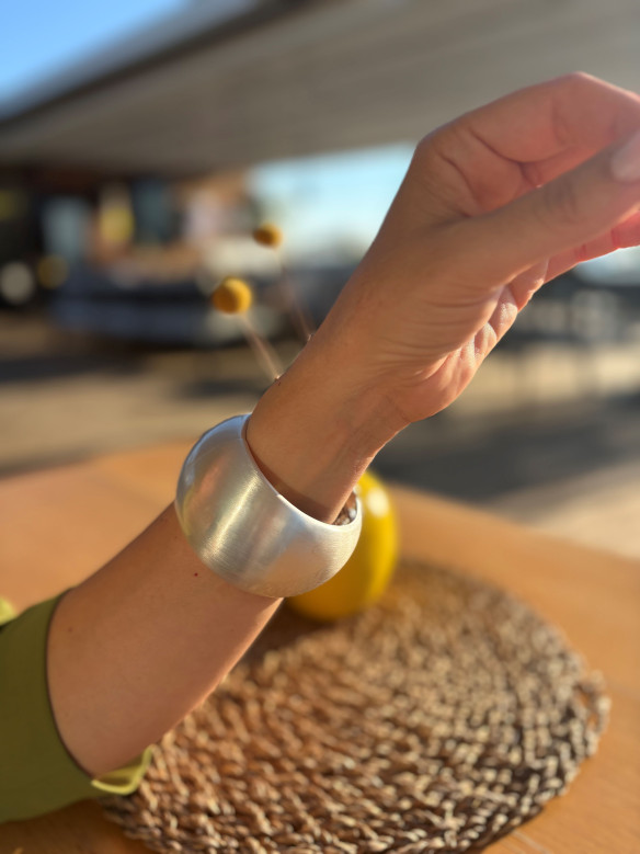 BRACCIALE RIGIDO BOMBATO ARGENTO VALIOSO