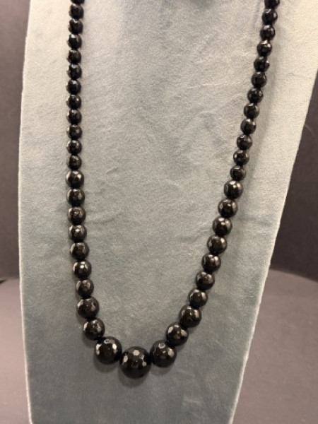 COLLANA PIETRA CRESCENTE NERA CONFUORTO