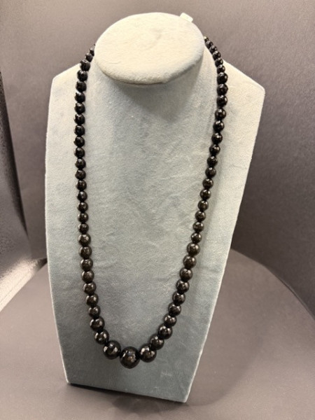 COLLANA PIETRA CRESCENTE NERA CONFUORTO