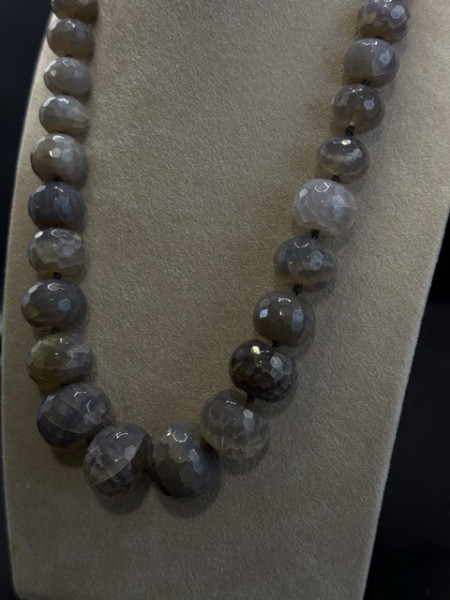 COLLANA PIETRA CRESCENTE GRIGIA CONFUORTO